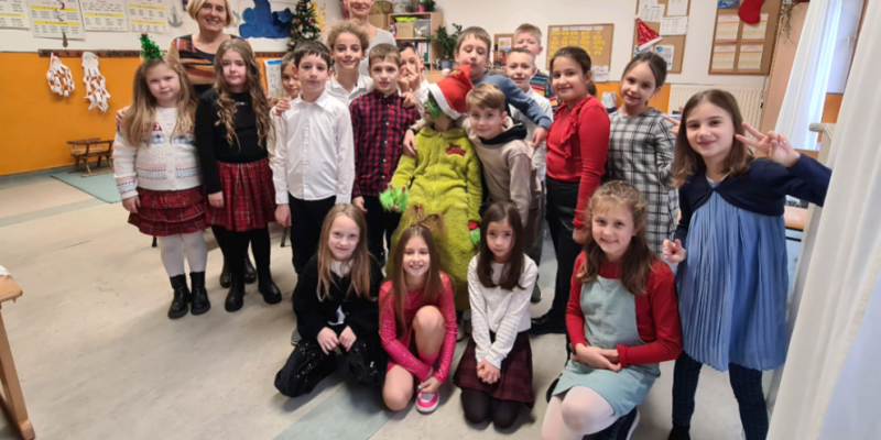 BOLDOG ÜNNEPEKET ÉS ÚJ ÉVET!