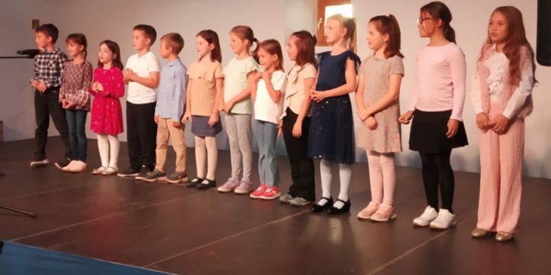 Idősek Napja, a 2.b köszöntő műsora